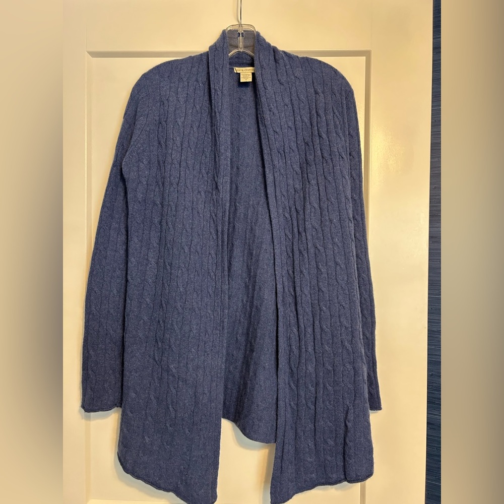 White + Warren cashmere long sleeve cardigan w/cable knit stitching. Small EUC